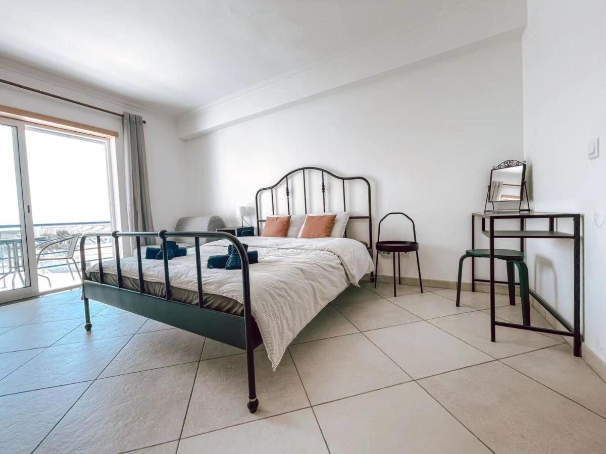 Peniche Master Bedroom With Sea View Balcony, Private Bathroom, Shared Kitchen, Swimming Pool, Surfing Resort Atouguia Da Baleia Exteriör bild